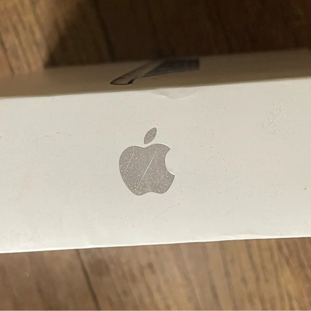 Apple White iPad Tablet - White Front, Silver Back